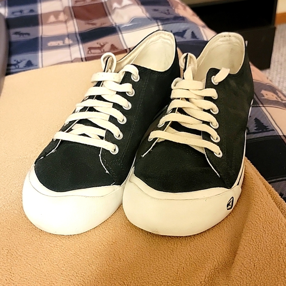 Keen men's casual shoes